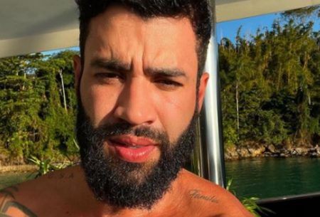 Gusttavo Lima diverte seguidores enquanto toma sol: “Tentando manter a beleza comercial”