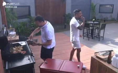 Power Couple 2022: Albert causa climão com Matheus após ter pão “roubado”