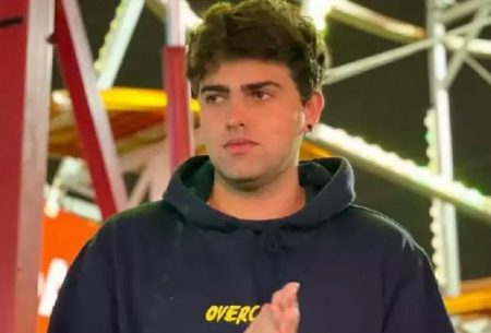 “Galã do TikTok”, Mário Jr. reaparece pelado em reality do Multishow, passa sufoco e desiste