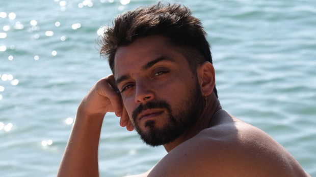 Rodrigo Simas fala sobre sexualidade e comenta relação com Agatha Moreira