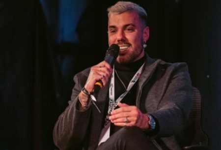 Após críticas, Lipe Ribeiro se revolta e revela como ganha dinheiro