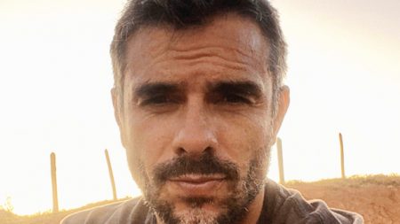 Ex-BBB Daniel Saullo sofre acidente de carro e exibe vídeo chocante