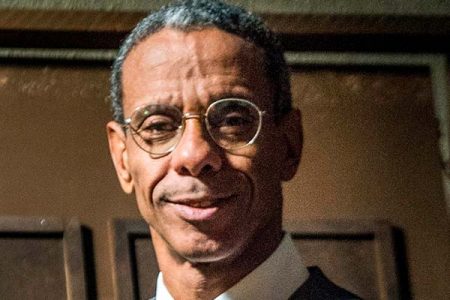 Ator de Além da Ilusão fala sobre ser dublador de Johnny Depp e RuPaul
