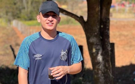 Após dois meses longe de casa, João Gomes desabafa com fãs