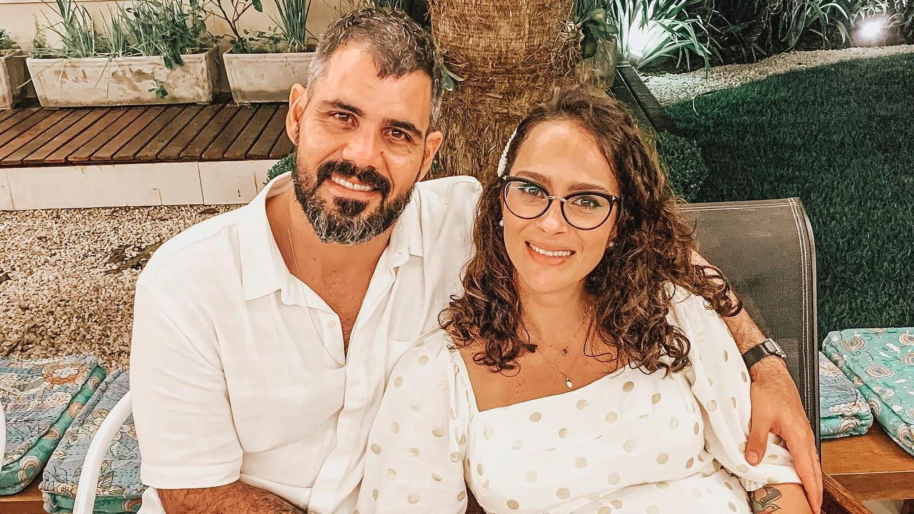Letícia e Juliano Cazarré anunciam mais uma gravidez: “Agora somos oito”