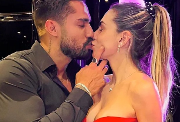 Bil Araújo e Erika Schneider terminam namoro de novo após dois meses