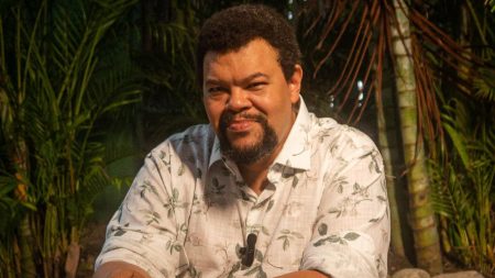 Babu Santana condena discriminação contra os artistas e expõe separatismo racial
