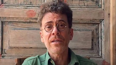 Nando Reis é vítima de fake news bolsonarista e se defende com duras críticas ao governo