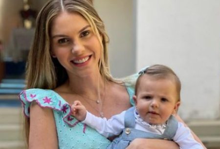 Bárbara Evans desabafa e relata perrengue que enfrentou com a filha em voo