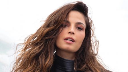 Emanuelle Araújo se revolta com paparazzo e condena a profissão