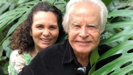 Esposa de Cid Moreira detona atitude dos filhos do jornalista: “Estão doidos”