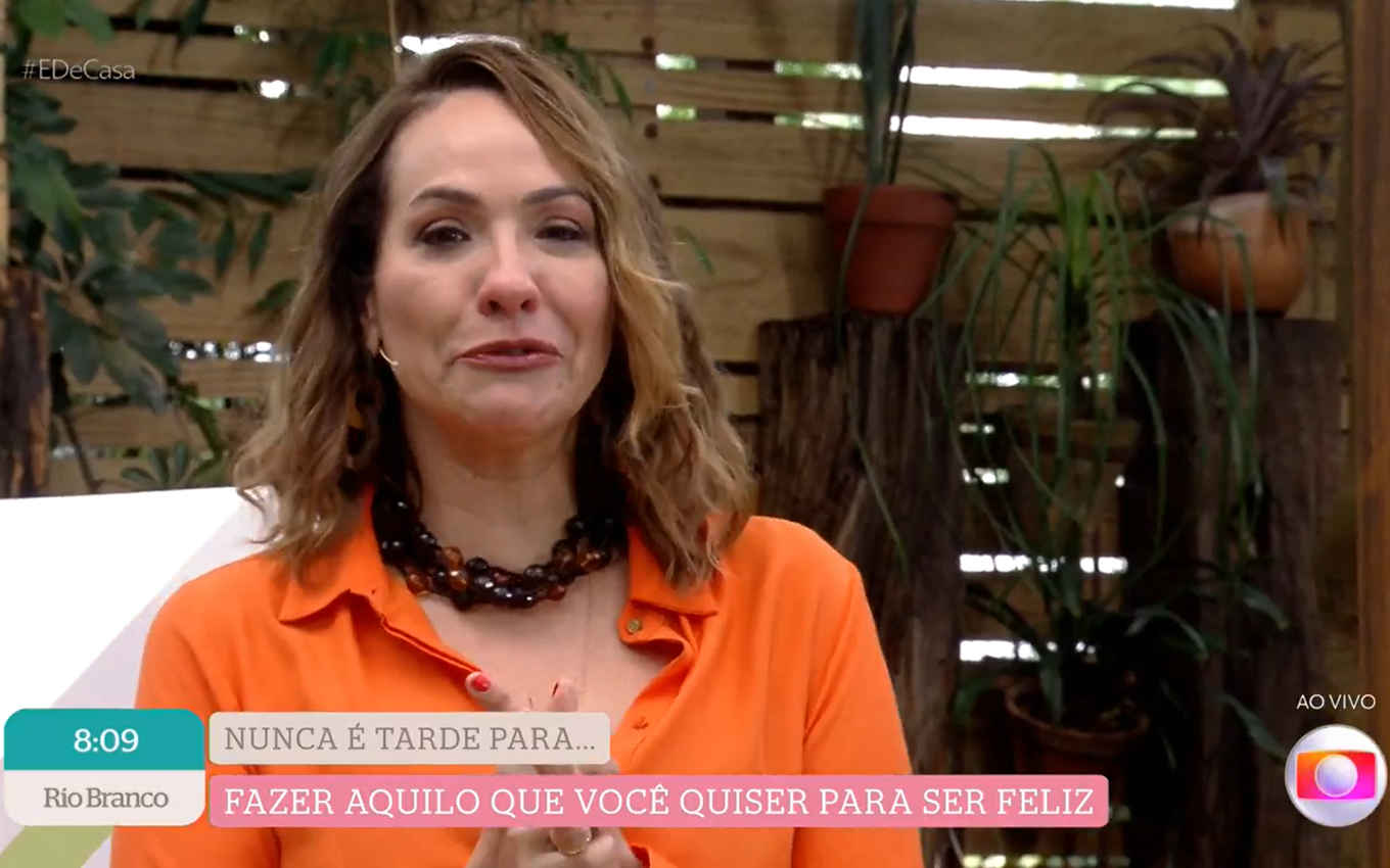 Maria Beltrão cai no choro com reportagem no É De Casa