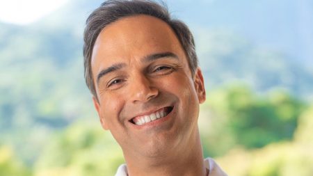 Tadeu Schmidt mostra canto especial de sua casa e revela mania curiosa