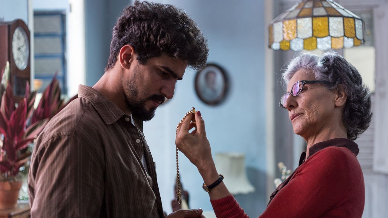 Globo transforma filme com Renato Góes e Cássia Kis em nova série