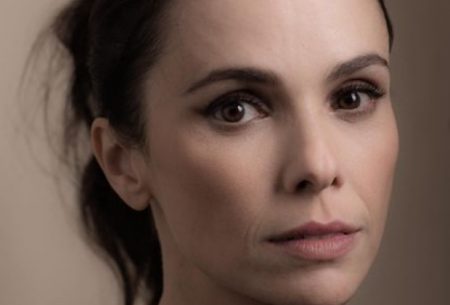 Débora Falabella relembra estreia na Globo e revela fotos inéditas