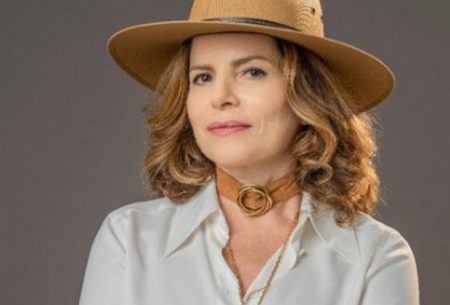 Débora Bloch faz confissão sobre chegada dos 60 anos e comenta personagem em novela