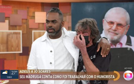 Caboman do Encontro chora desesperadamente após morte de Jô Soares: “Agradeço muito a ele”