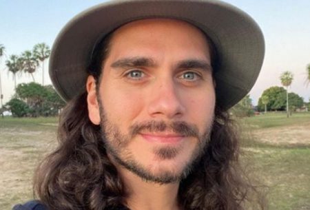 Gabriel Sater desabafa e se emociona ao falar da fome no Brasil