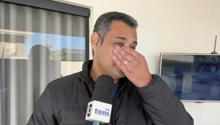 Repórter de afiliada da Globo chora ao ganhar chá revelação e descobrir sexo do bebê