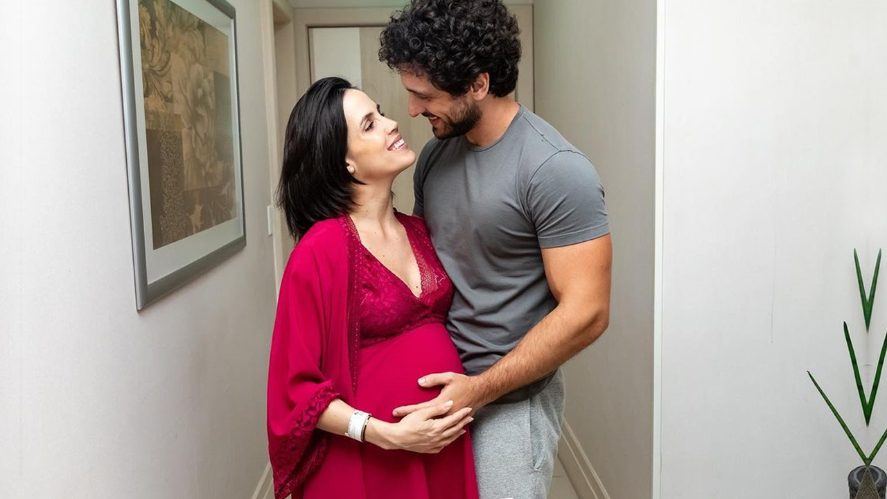 Nasce Filho de Pérola Faria e Mario Bregieira e casal se emociona ao mostrar o bebê