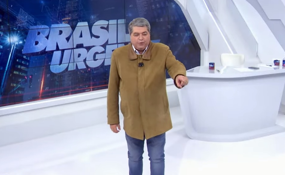 Datena perde a linha com produção após ter entrevista interrompida no Brasil Urgente