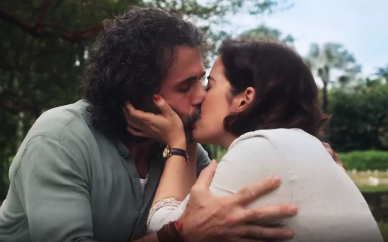 Heloísa (Paloma Duarte) e Leônidas (Eriberto Leão) em Além da Ilusão