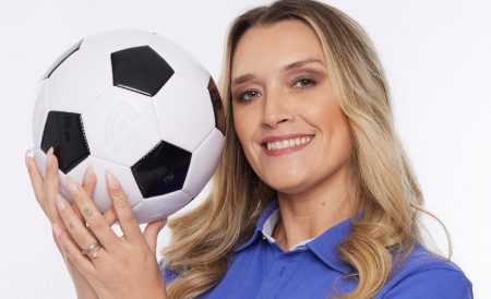 Ana Thaís Matos fala sobre ser a primeira mulher a comentar jogos masculinos em Copas do Mundo