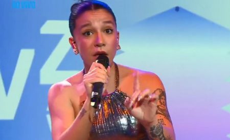 Priscilla Alcântara faz homenagem para Simone e Simaria e leva susto com notícia ao vivo