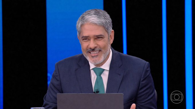 William Bonner dá risada debochada durante entrevista com Bolsonaro e causa