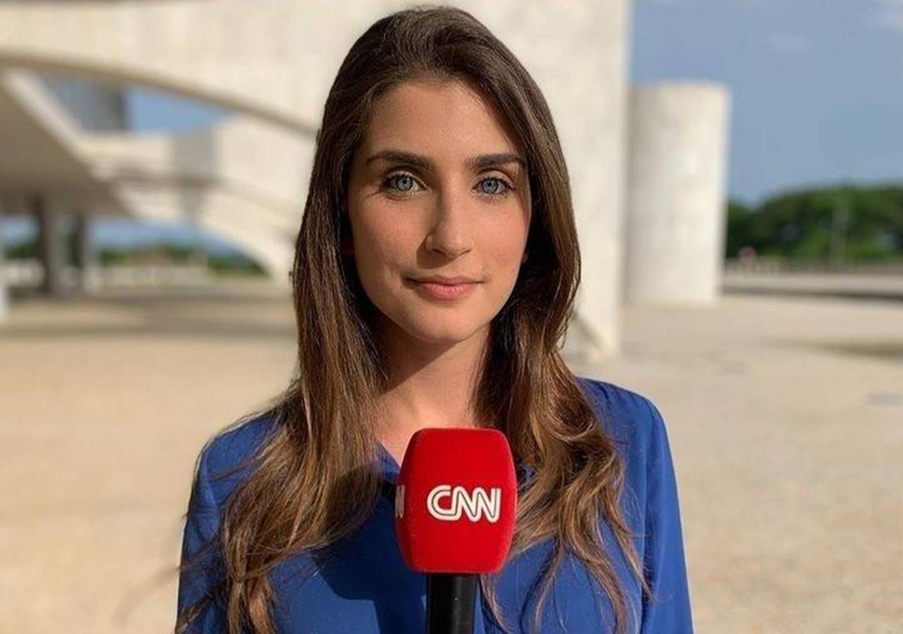 Repórter ameaçada por seguranças de Bolsonaro anuncia saída da CNN Brasil