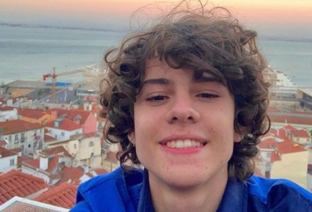 Guilherme Cabral viverá filho de Alessandra Negrini e enteado de Rodrigo Lombardi em Travessia