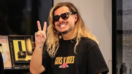 Marcus Majella surge mais magro e reage ao ser flagrado com bonitão em shopping