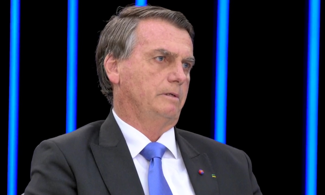Segurança armado esteve ao lado de Bolsonaro em sabatina na Globo