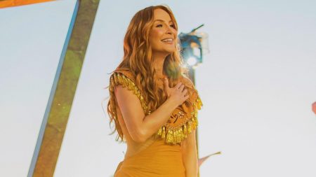 Claudia Leitte toma atitude comovente para ajudar famílias ucranianas em meio à guerra