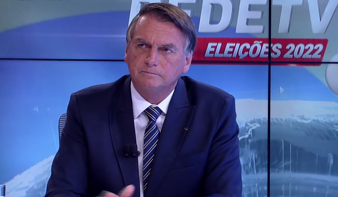 Bolsonaro leva tombo feio na RedeTV! antes de aparecer ao vivo para sabatina