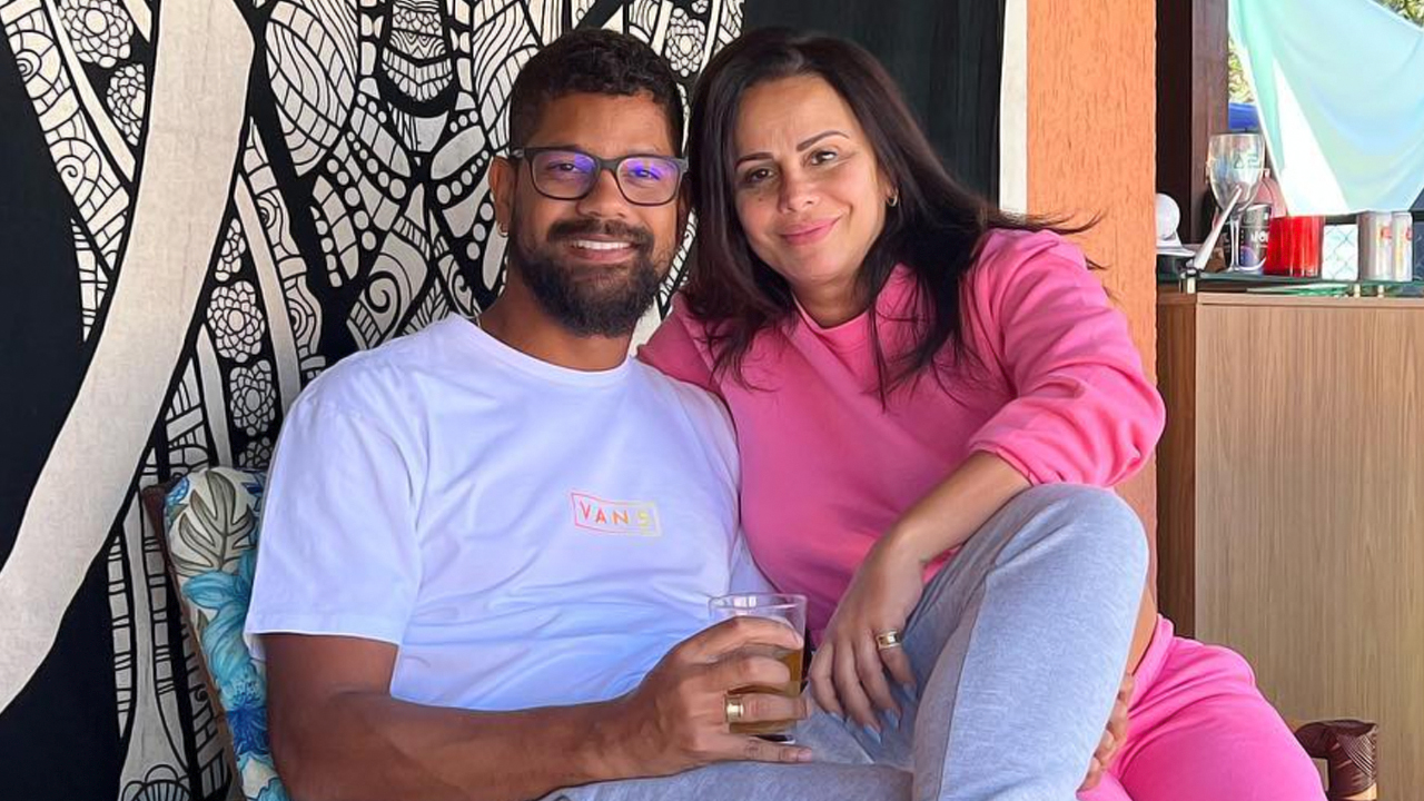 Viviane Araújo resgata foto antiga com o marido e revela descoberta inacreditável