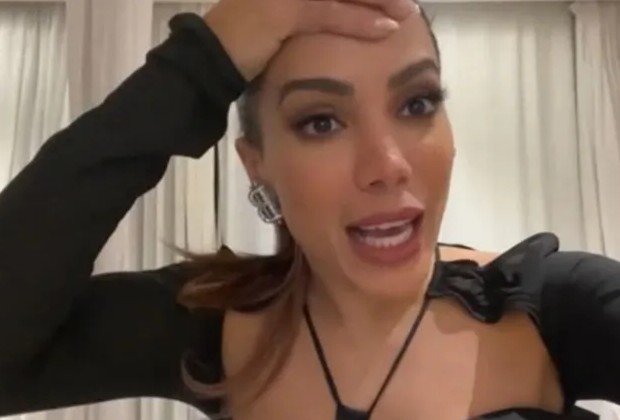Anitta surpreende fã que vendeu portas de casa para assistir seu show