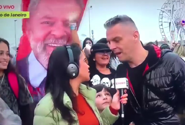 Homem levanta toalha de Lula ao vivo na GloboNews e chama a atenção no Rock in Rio