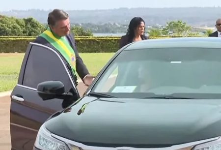 TV Brasil flagra suposta discussão entre Bolsonaro e Michelle e expõe tudo ao vivo