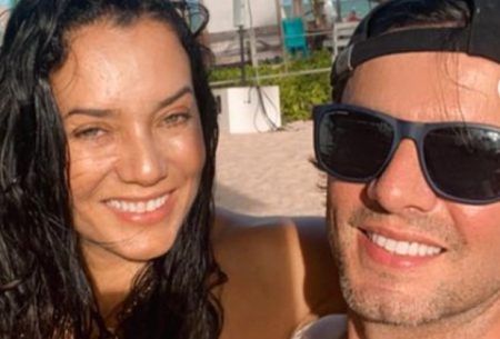 Monica Carvalho faz revelação sobre casamento duradouro e entrega uso de procedimentos estéticos