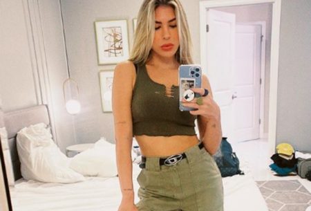 Lorena Improta ousa ao revelar tatuagem na virilha em dia de parque com Léo Santana