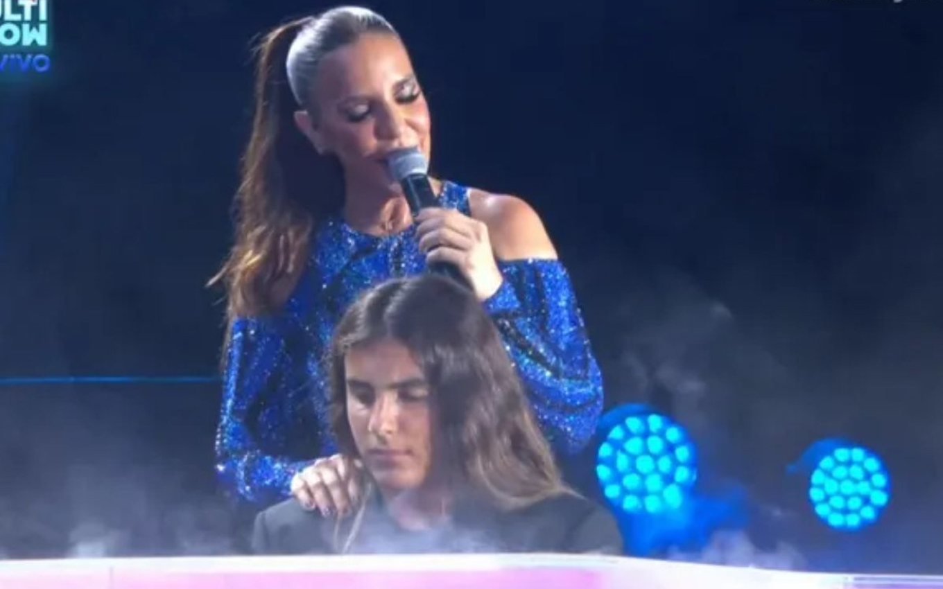 Ivete Sangalo posa com Jota Quest nos bastidores do Rock in Rio