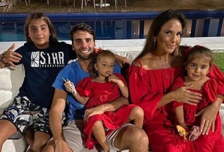 Marido de Ivete Sangalo não segura a emoção ao ver filho no palco com a mãe
