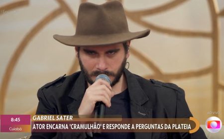 Gabriel Sater invoca o cramulhão para responder plateia no Encontro