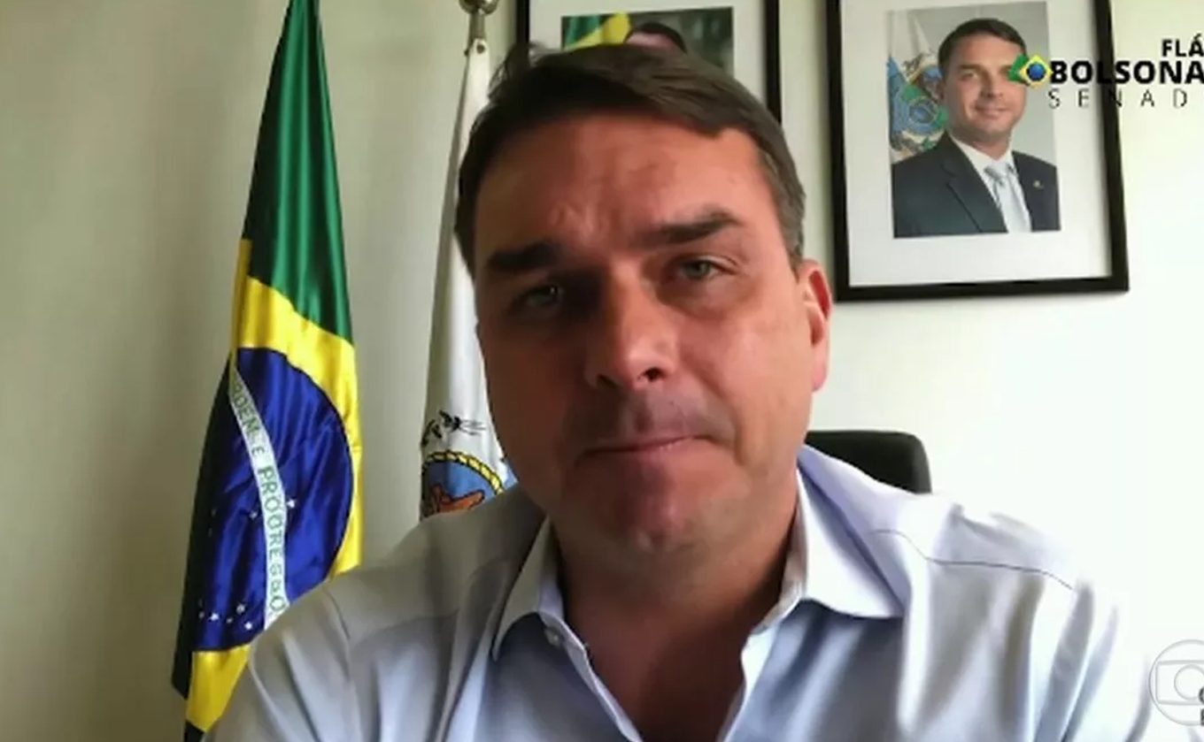 Flávio Bolsonaro volta a atacar a Globo após resultado de nova pesquisa eleitoral