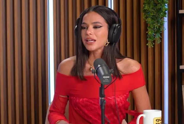 Bruna Marquezine não segura a emoção e chora ao relembrar teste para filme internacional