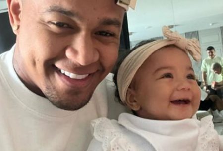 Léo Santana deixa seguidores babando ao posar com a filha toda produzida: “Parceirinha”