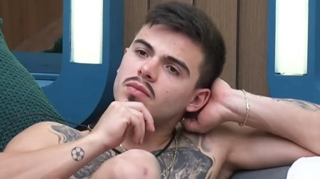 A Fazenda 2022: Thomaz Costa abre o jogo sobre casamento e abstinência de sexo