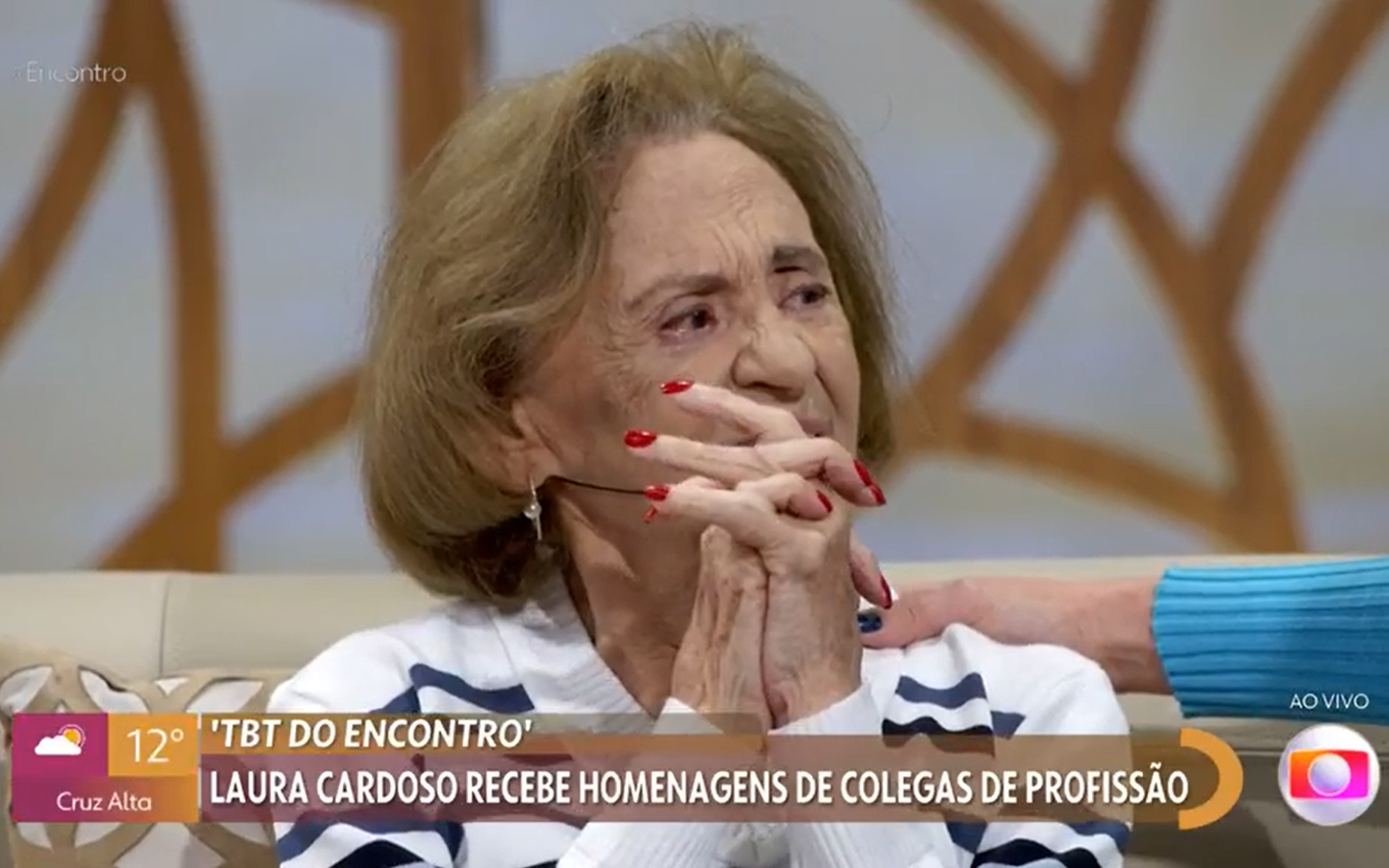 Laura Cardoso cai no choro com homenagens no Encontro