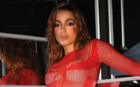 Anitta publica série de versículos misteriosos e volta a preocupar os fãs